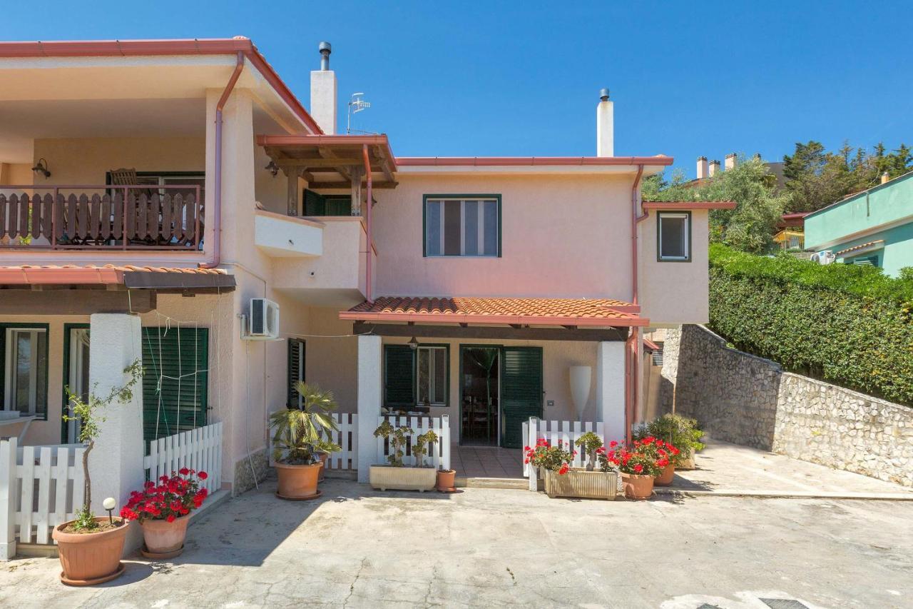 Il Bacio Del Sole By Barbarhouse Apartment Vieste Exterior photo